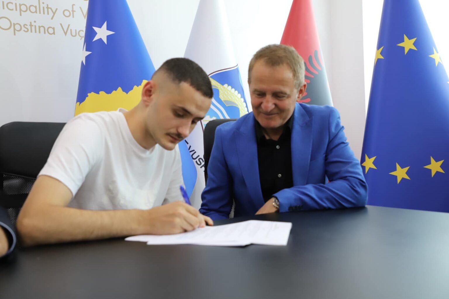 Ferit Idrizi punëson djalin e heroit Afrim Bunjaku