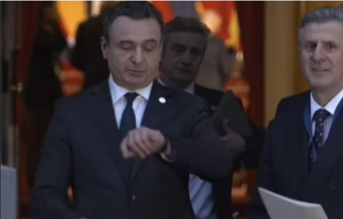 Kurti shmang pyetjet pas Samitit të Londrës për shkak të takimit