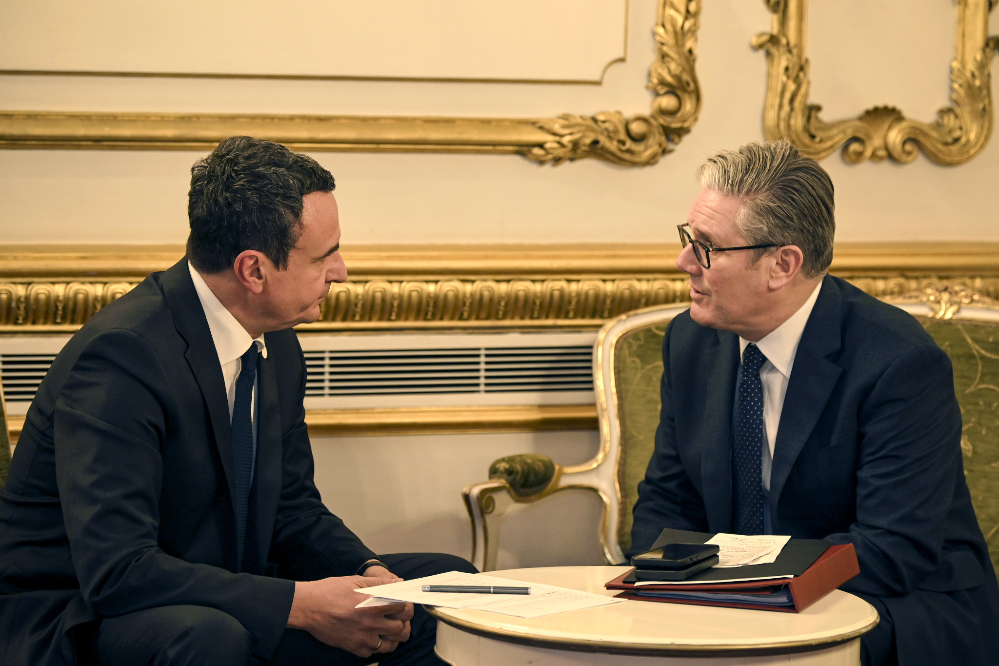 Kurti vlerëson Starmerin për mbështetjen britanike të KFOR-it