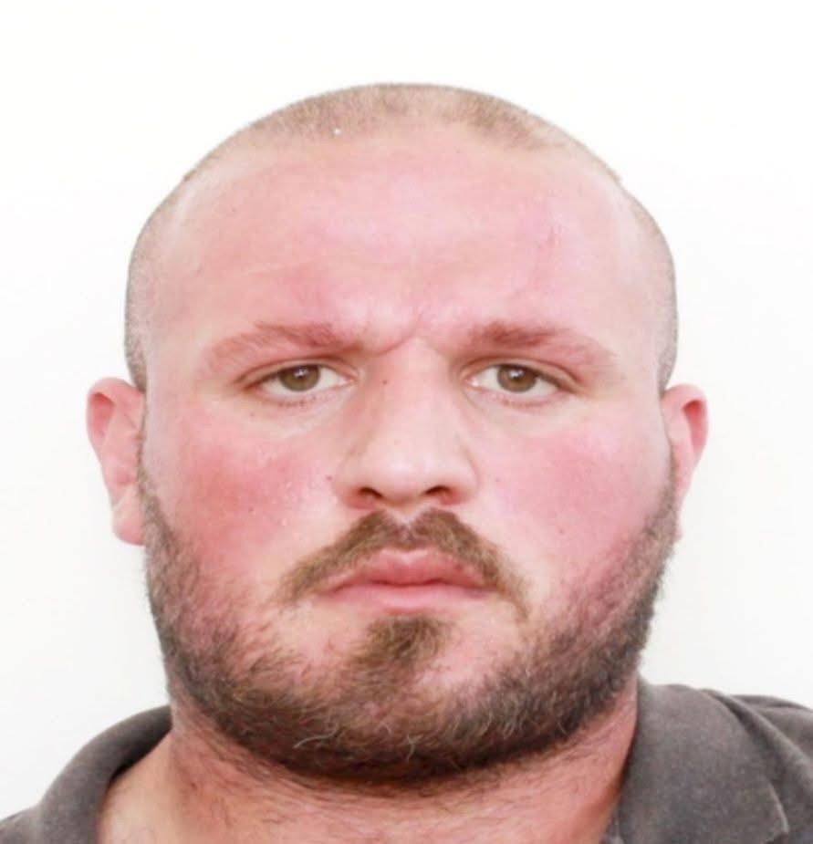 Policia identifikon mashtruesin që përdorte emrin e Veton Elshanit