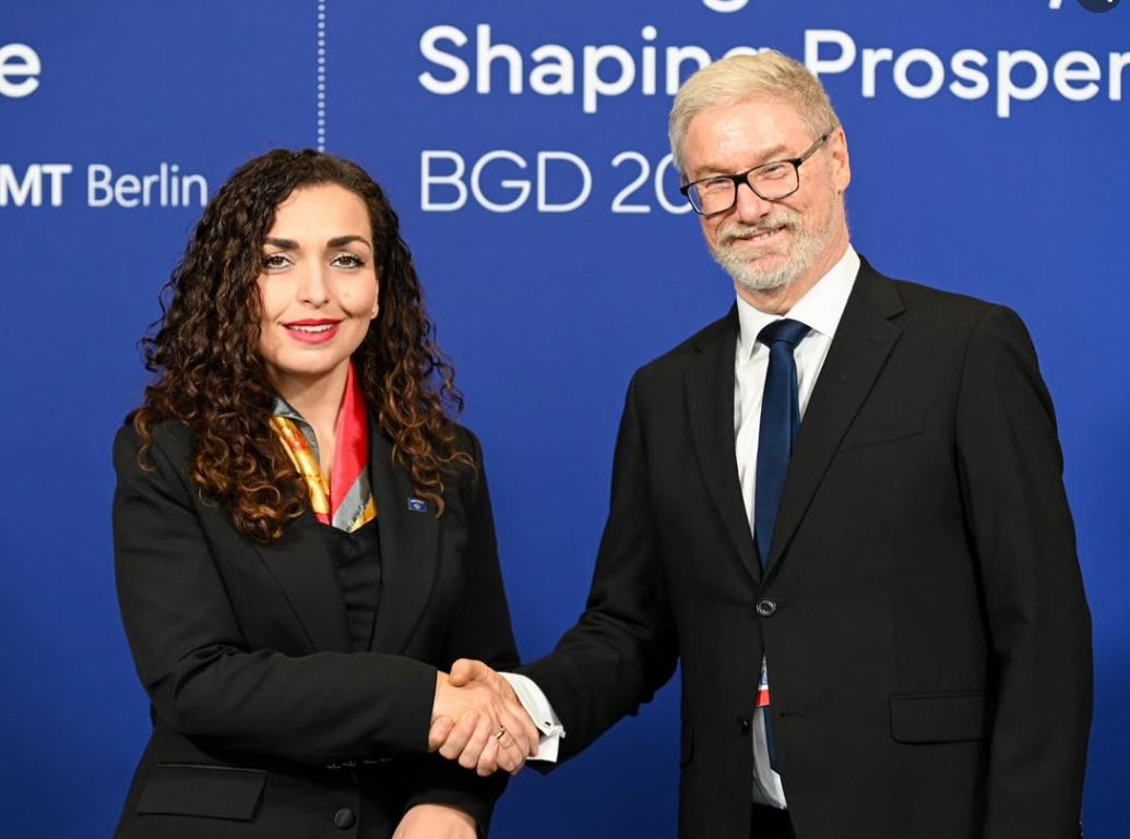 Presidentja Osmani në Berlin: Synohet afrimi i Kosovës me BE-në