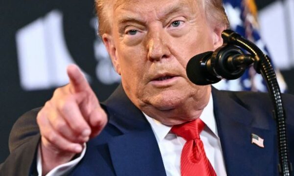 Trump shpall rritjen e tarifave me 10% ndaj Kanadasë