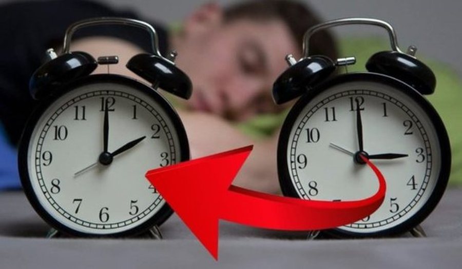 Ora ndryshon: akrepat spostohen 1 orë pas në Shqipëri