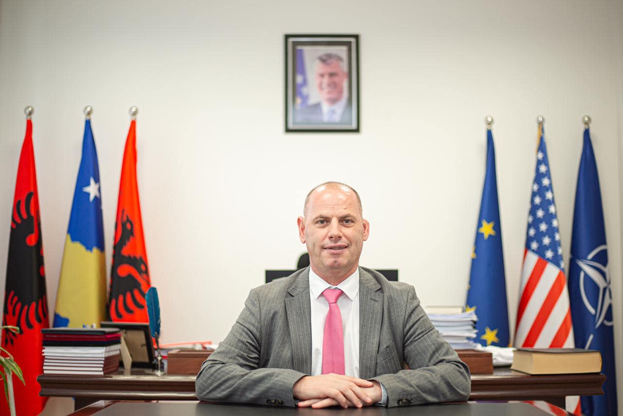 Ramiz Lladrovci jep paralajmërim për situatën në Drenas