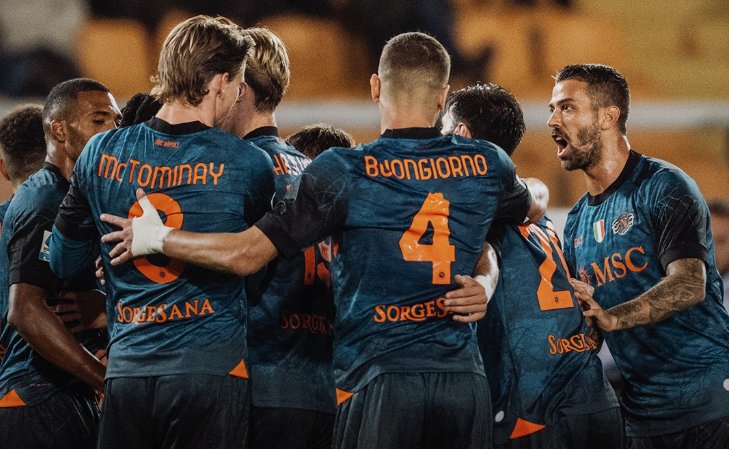 Napoli mposht Leccen dhe ruan kryesimin në Serie A