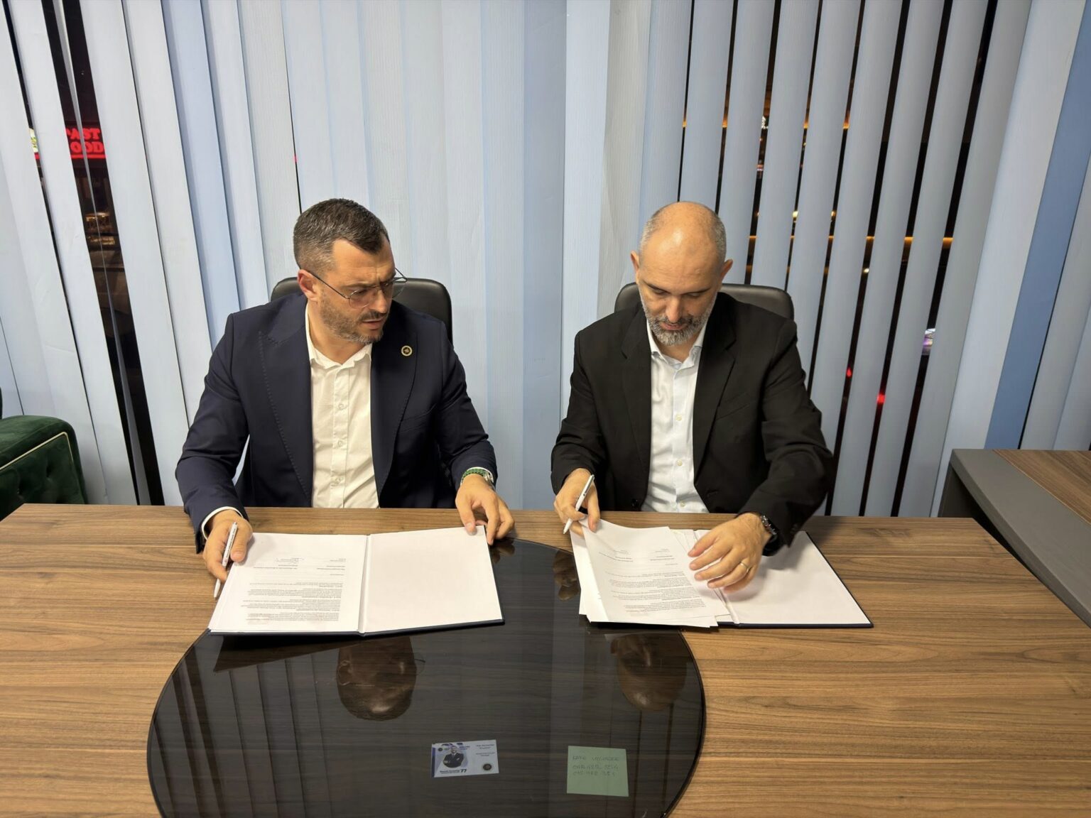 VV dhe AAK bashkohen për koalicion në Prizren