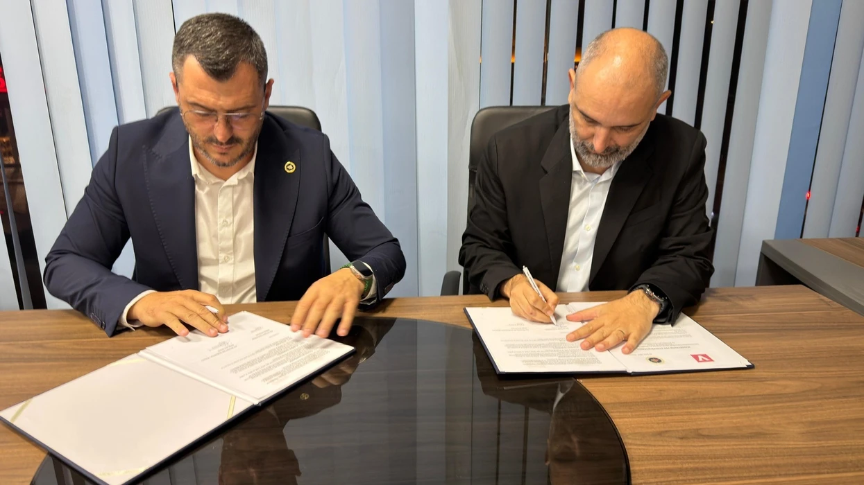 VV dhe AAK lidhin marrëveshje bashkëpunimi në Prizren