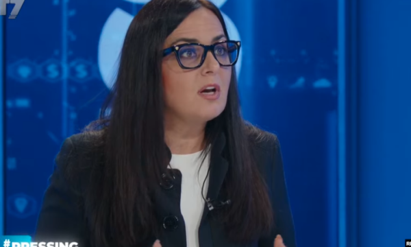 Debat mes Lushakut, Mirenes e Hoxhës për njohjen nga Siria