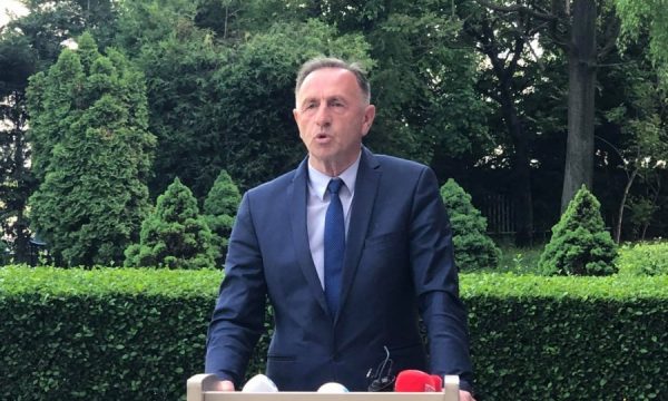 Azemi: Paga minimale për sektorin privat duhet rritur në €600