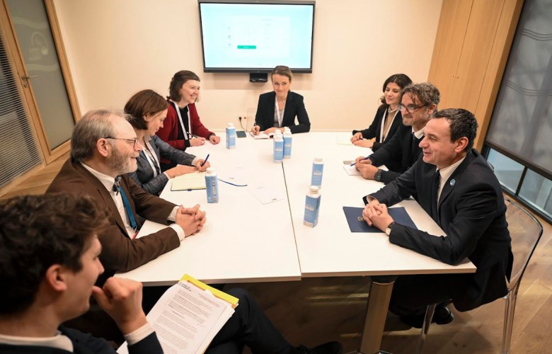 Kurti dhe zyrtari belg diskutojnë integrimin e Kosovës në BE