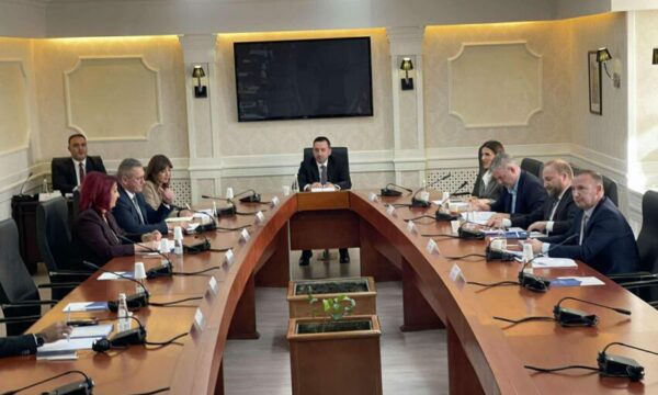 Mbledhja e Kryesisë së Kuvendit, mungojnë AAK dhe Lista Serbe