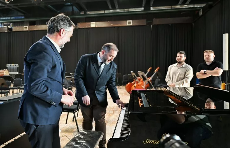 MKRS shpërndan instrumente muzikore për kulturë dhe arsim