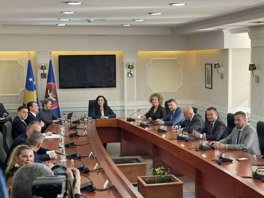 Kreu i shtetit pret liderët partiakë për konsultime