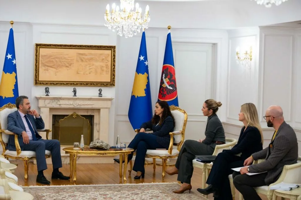 Osmani dhe Radoniqi bisedojnë për procesin zgjedhor