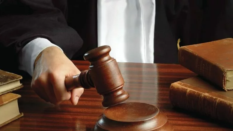 Të dyshuarit për plantacion droge në Pejë dalin para gjykatës