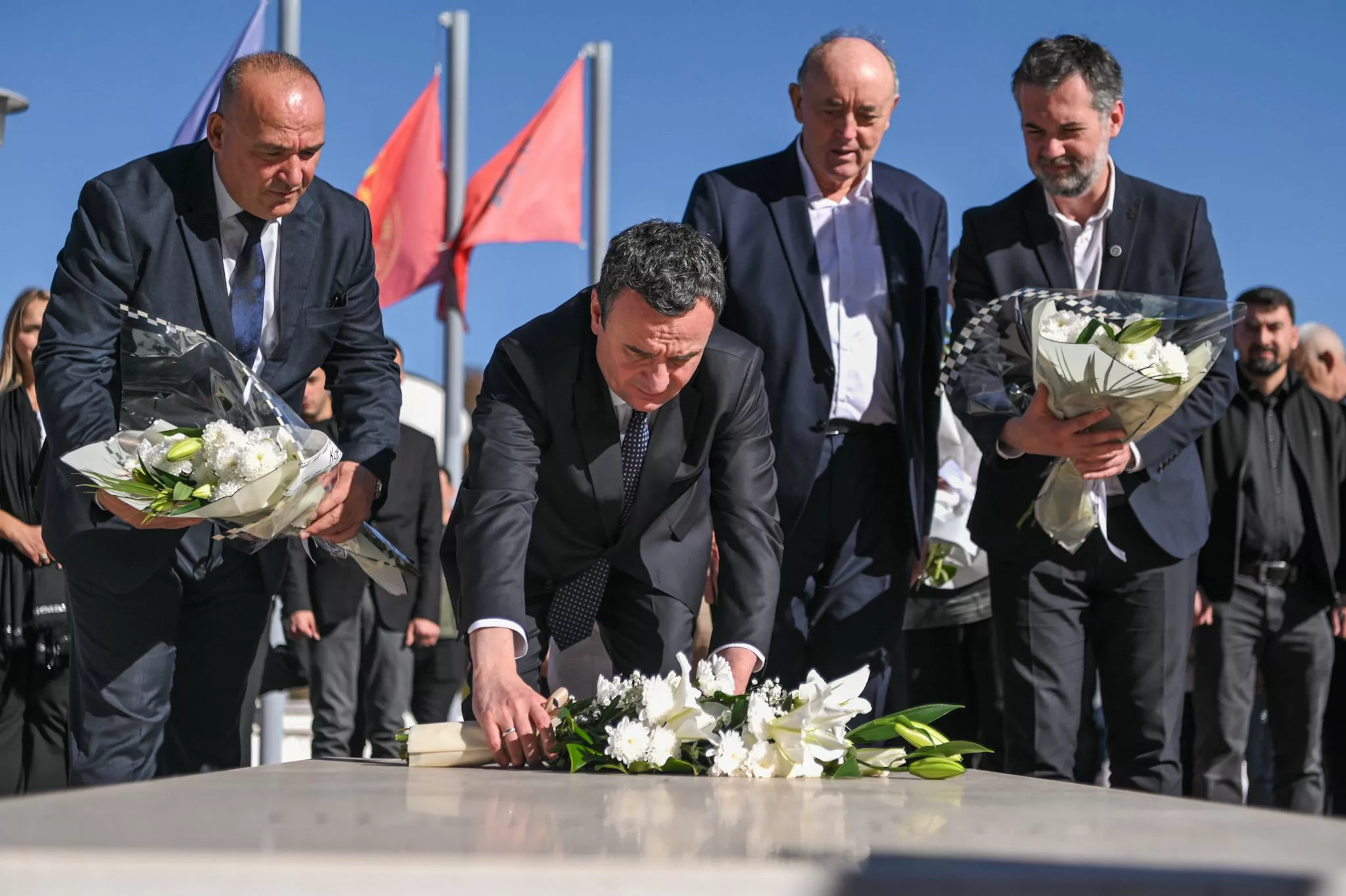 Kryeministri Kurti nderon heroin kombëtar Zahir Pajaziti