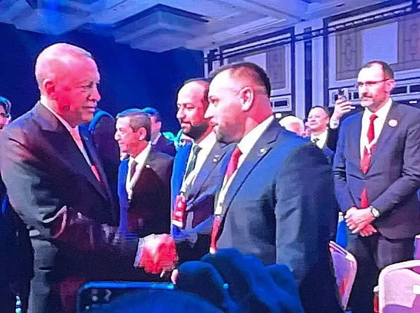 Ministri Maqedonci diskuton me Erdoganin në Forumin TRT 2025