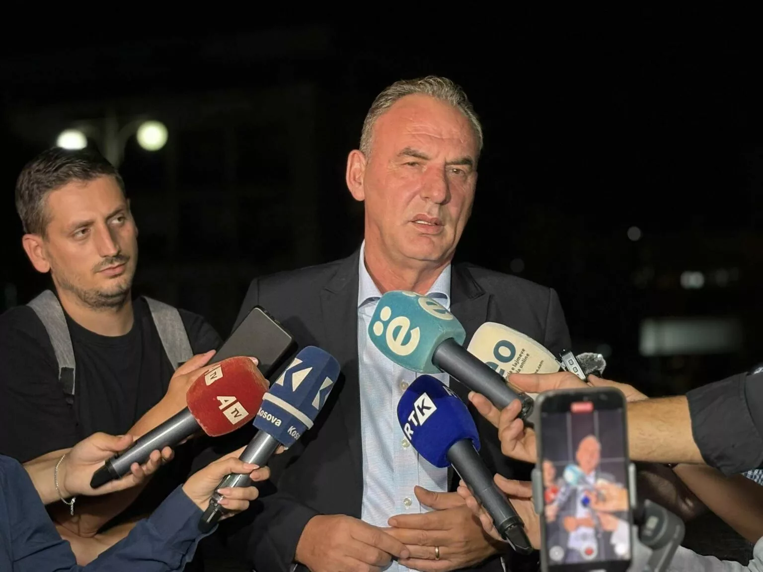 Limaj: Po shqyrtohet zgjedhja e presidentit nga qytetarët