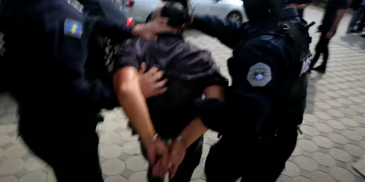 Person i arrestuar pas sulmit me thikë ndaj dy individëve në Suharekë