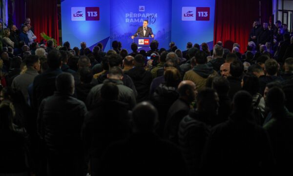 Abdixhiku kritikon qasjen e Kurtit nga Prishtina