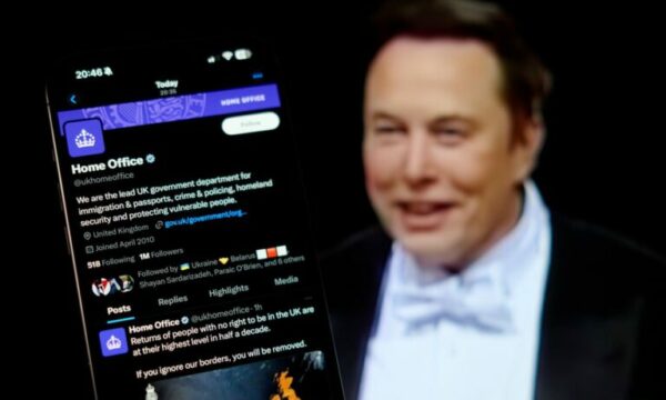 Musk: Inteligjenca Artificiale do të zëvendësojë telefonat pas 5 vitesh