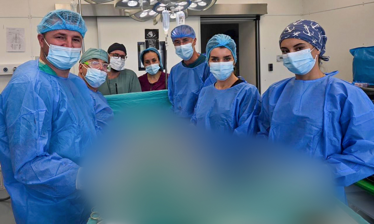 Kirurgët në QKUK heqin tumor 16 cm në operacion të rrallë