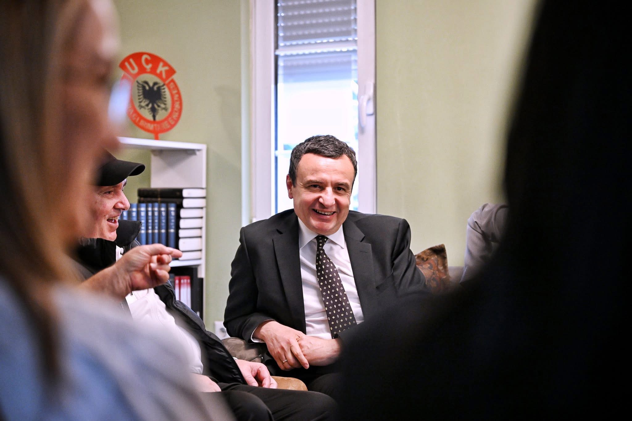 Kurti viziton familjen Selimi, shpreh shpresën për ribashkim