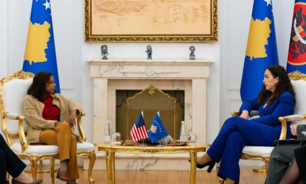 Osmani diskuton zhvillimet dhe sigurinë me Prattipatin