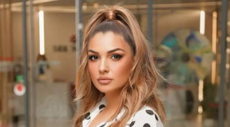 Pamje të rralla të Olsa Muhametit si prezantuese 14 vite më parë