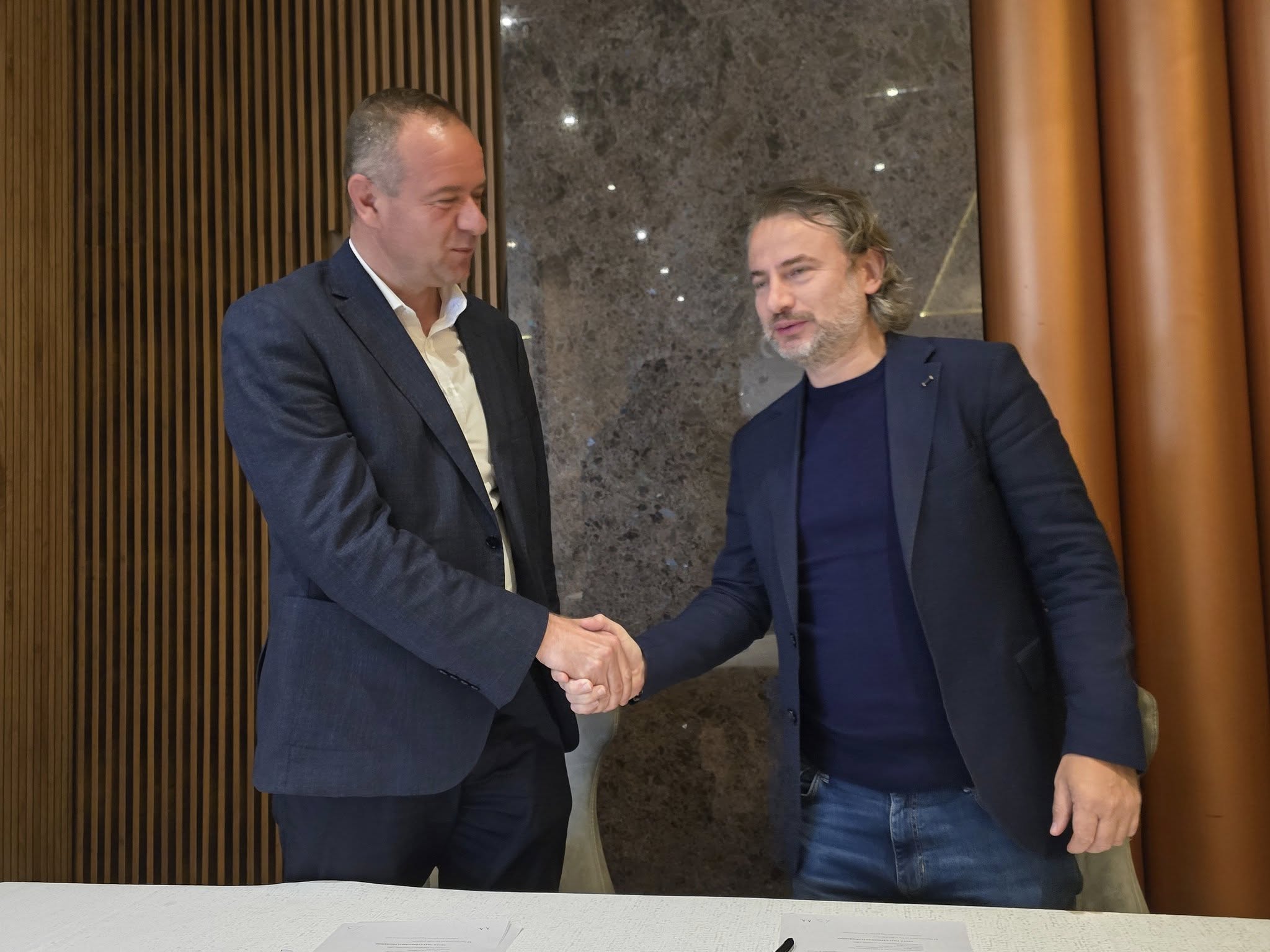 VV dhe AAK zyrtarizojnë koalicionin për balotazhin e ardhshëm