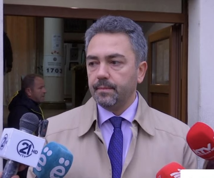 Kreshnik Radoniqi voton, bën thirrje për respektim të rregullave