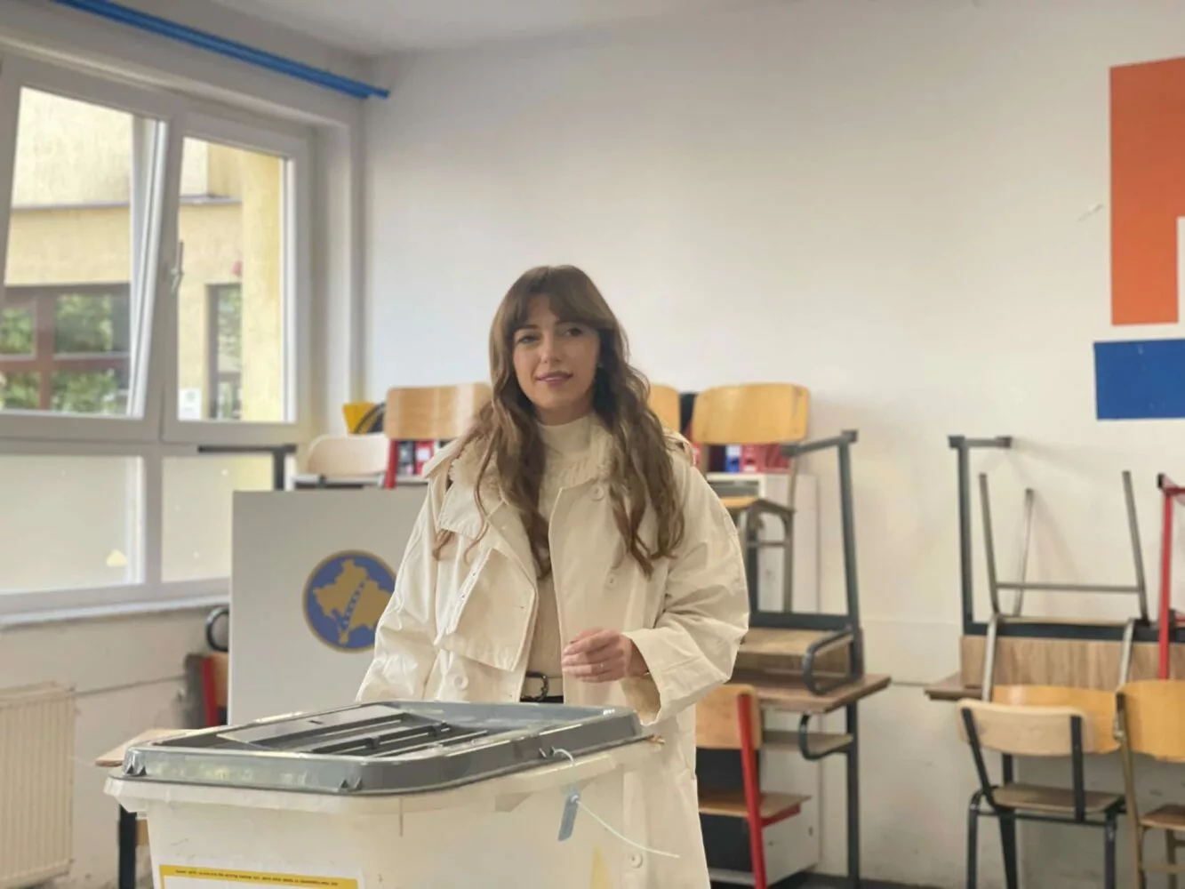 Albulena Haxhiu voton në Prishtinë, apelon për pjesëmarrje