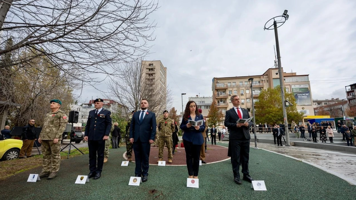Presidentja Osmani Respekton Ushtarët Britanikë në Ditën e Përkujtimit