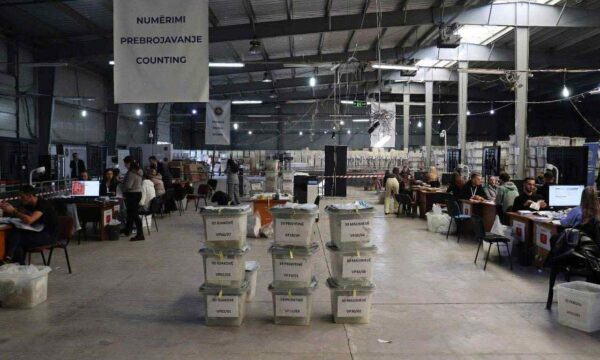 Qendra e Numërimit në Mitrovicë Ndërpret Operacionet