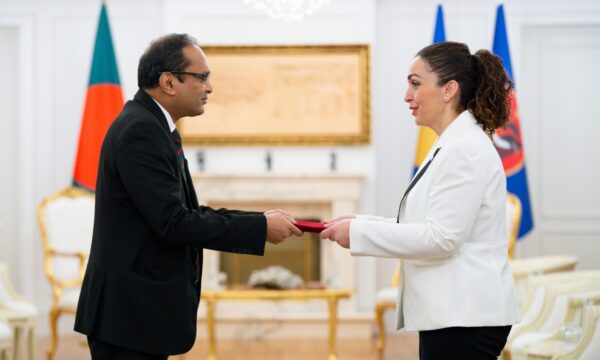 Osmani pranon letrat kredenciale nga ambasadori i Bangladeshit