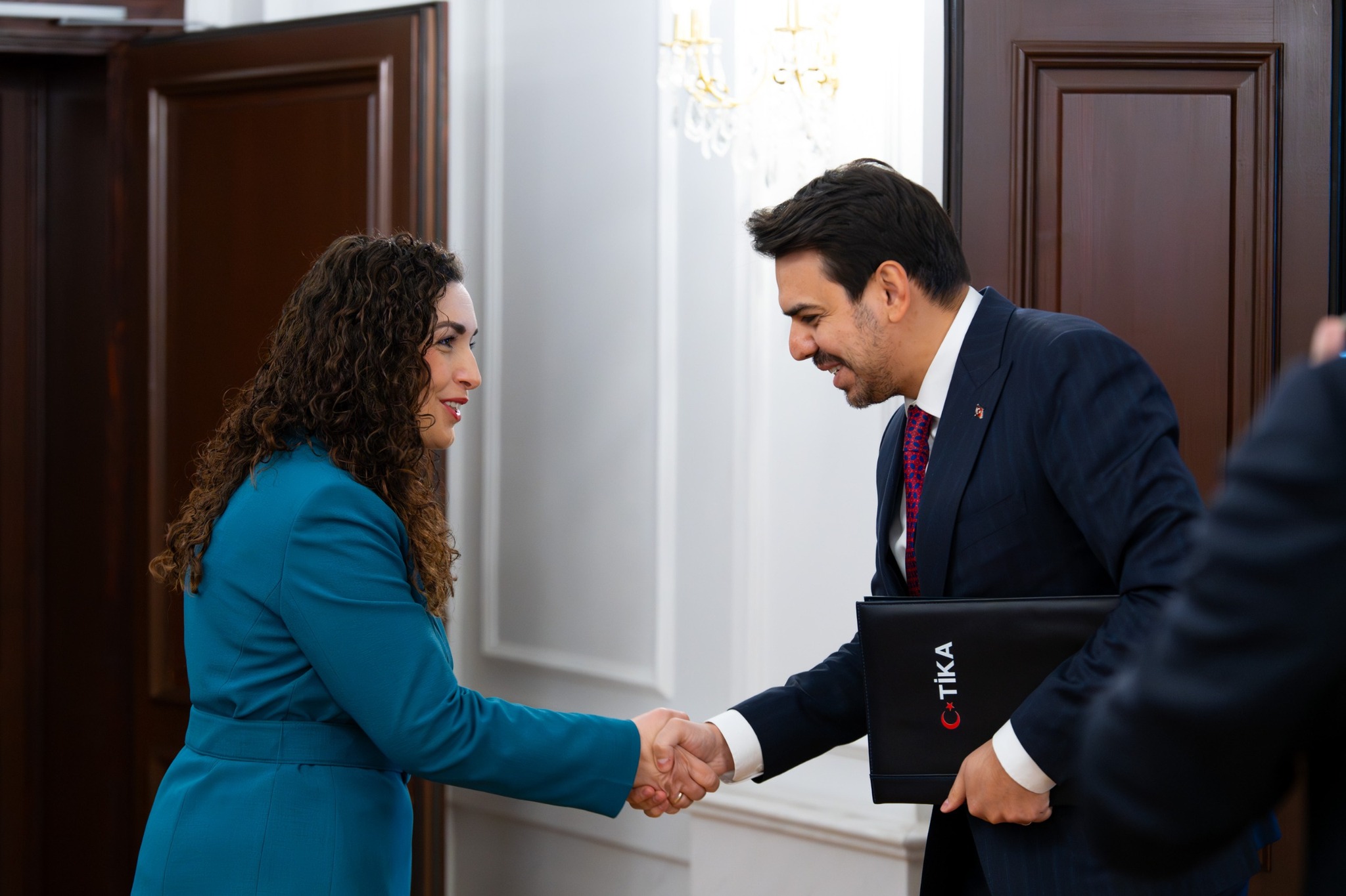 Presidentja Osmani takohet me kreun e TİKA-s, diskuton partneritetin strategjik me Turqinë