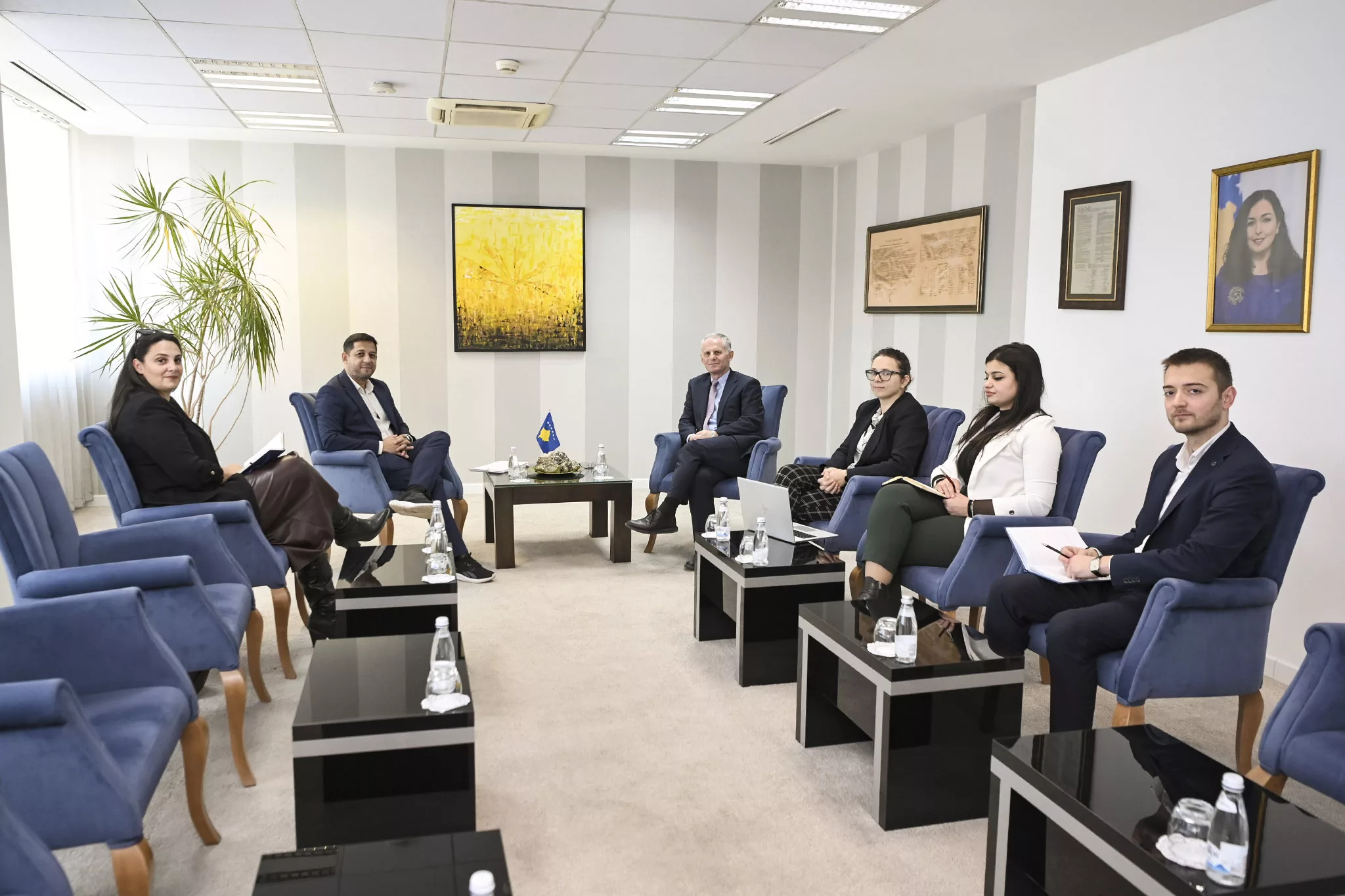 Bislimi zhvillon takim me përfaqësuesit e organizatës VoRAE