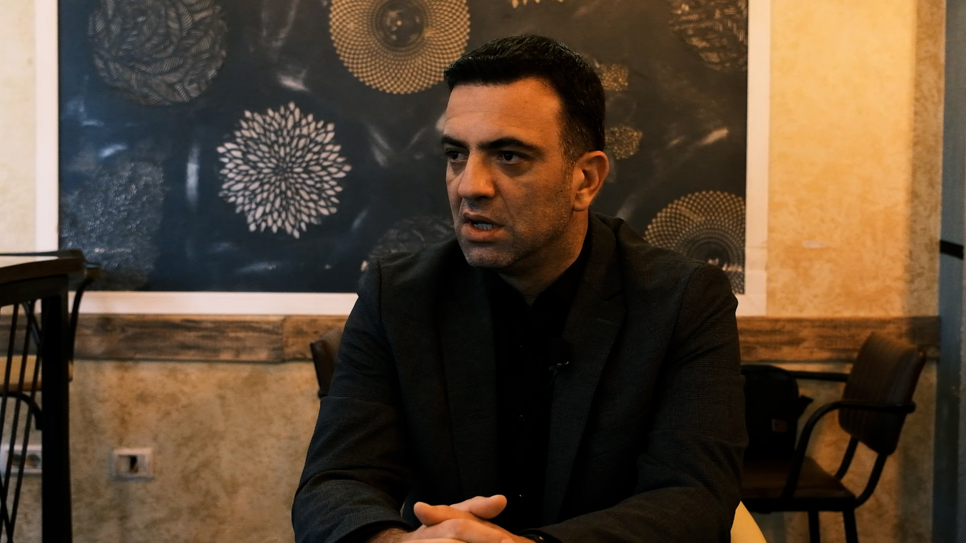 Pozhari: Kritikoj në Facebook, Berishaj siguron tendera