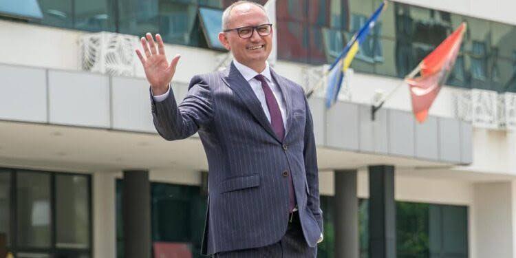 Labinot Tahiri sugjeron Agim Aliun për kryetar të PDK-së