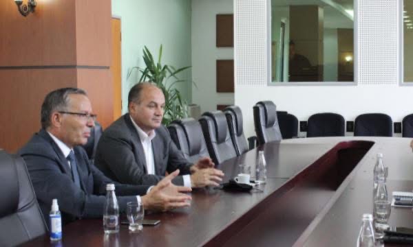 Enver Hoxhaj njofton kandidaturën për drejtimin e PDK-së