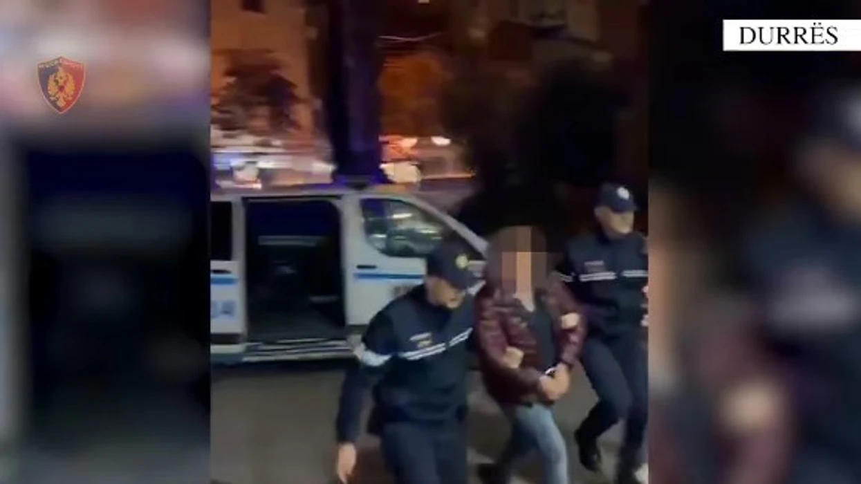 Policia shpall arrestimin e 53-vjeçarit me armë në brez