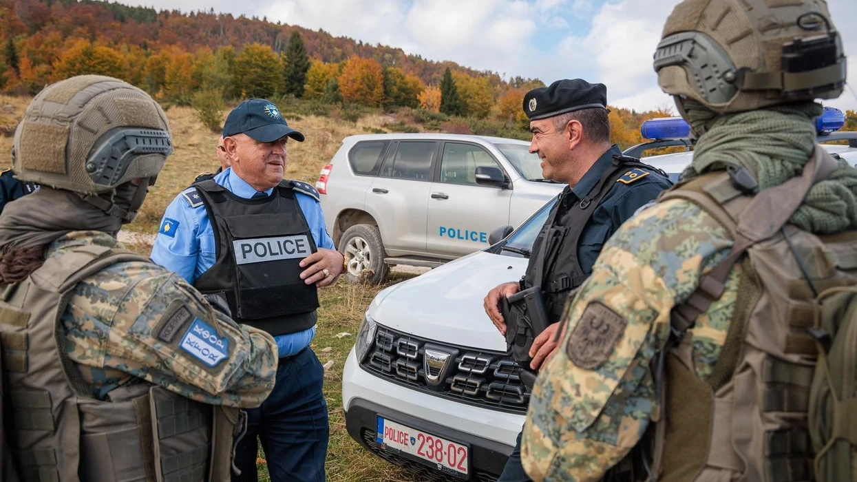 Policia dhe KFOR-i zbulojnë material eksploziv në Leposaviq