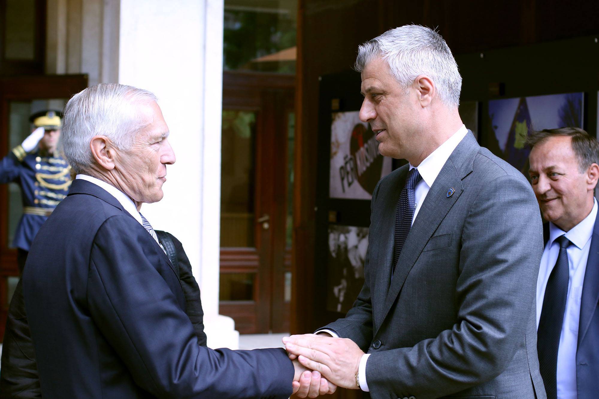 Gjenerali Clark: Thaçi nuk ishte drejtuesi i forcave ushtarake