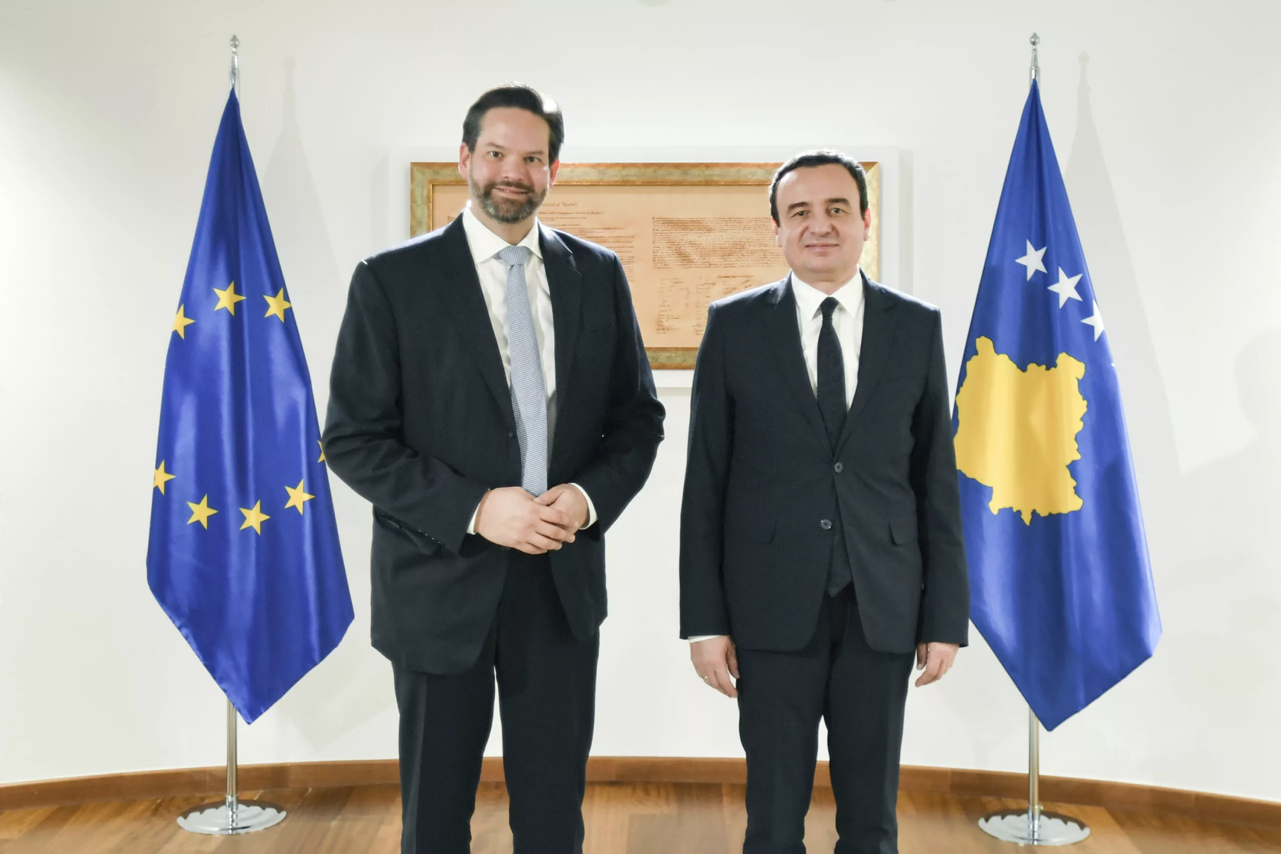 Eurodeputeti austriak kërkon heqjen e masave ndaj Kosovës