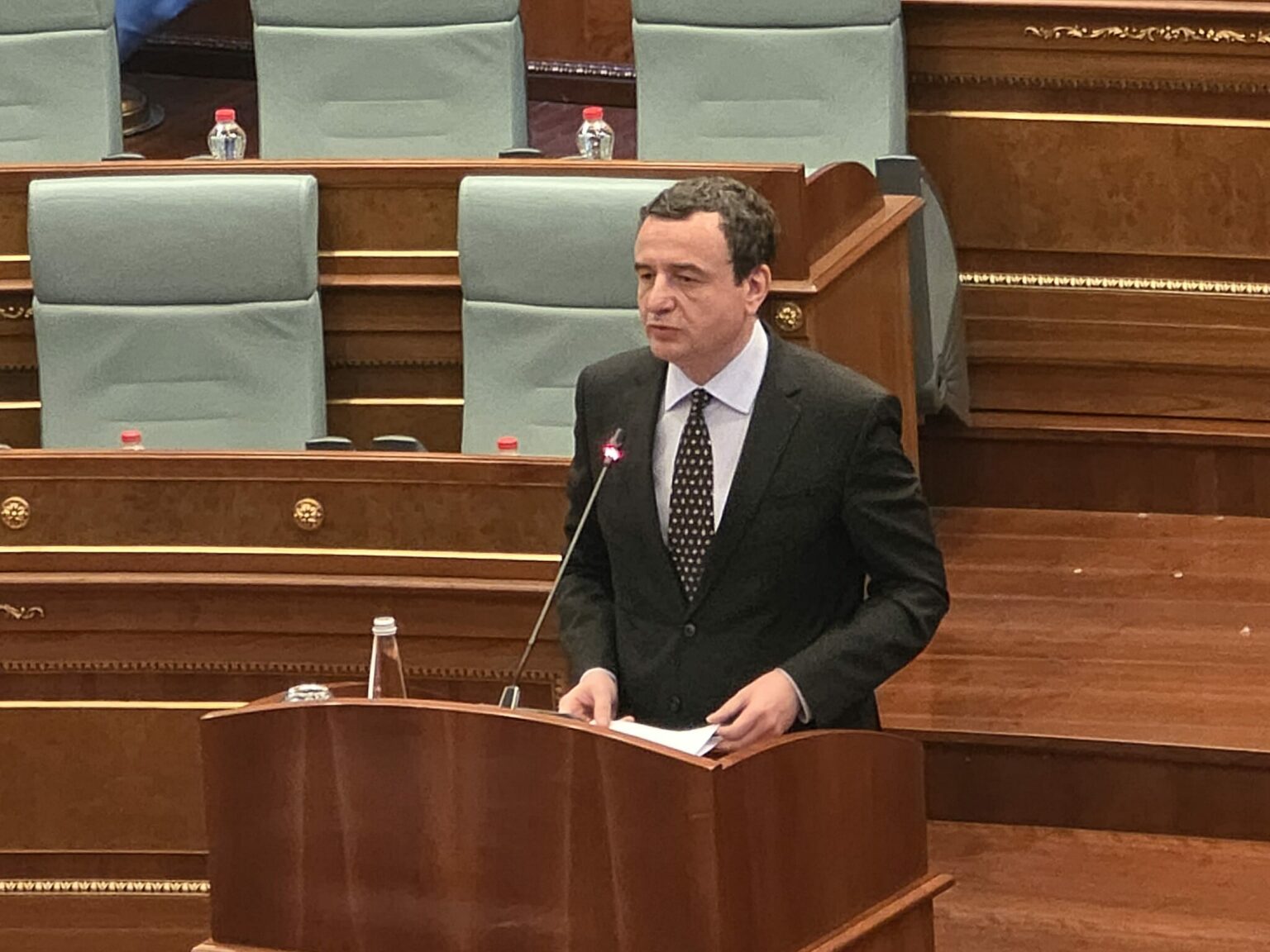 Kryeministri Kurti bën thirrje për mbështetje nga opozita