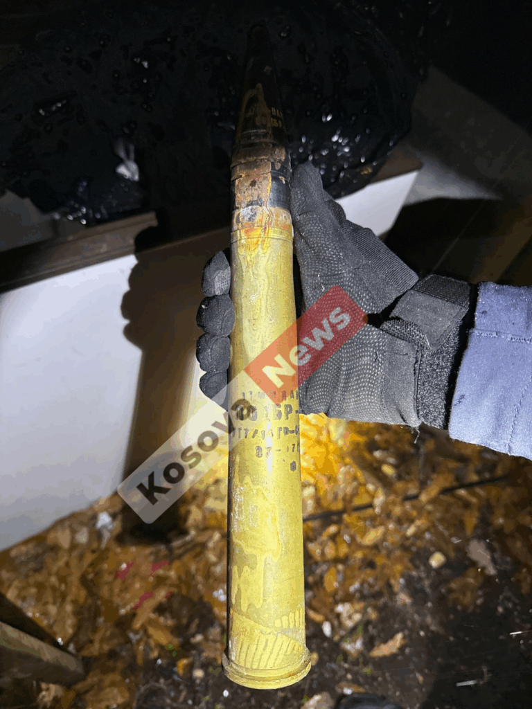 Policia zbulon uniforma serbe dhe predha antitank në Jarinjë