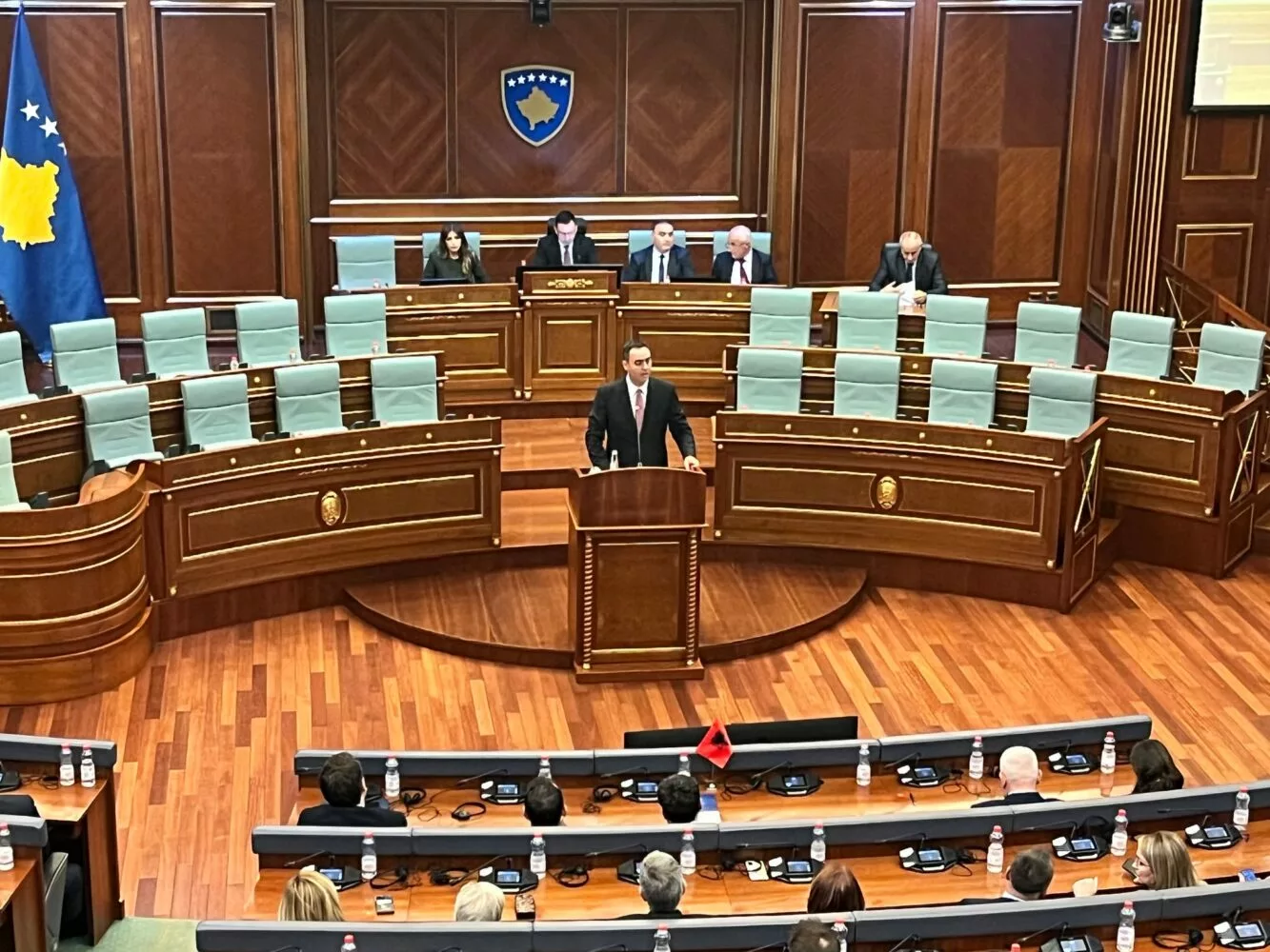 Konjufca emëron Kurtin si zëvendëskryeministër dhe ministër MPJD