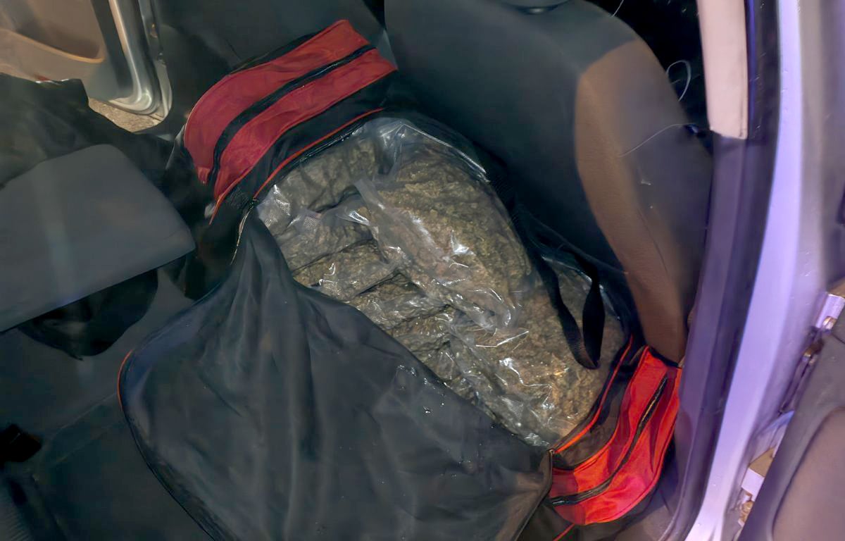 Shtetas i Kosovës arrestohet në Serbi me 9.5 kg drogë në makinë