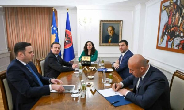 Presidentja diskutohet me liderët për datat e zgjedhjeve