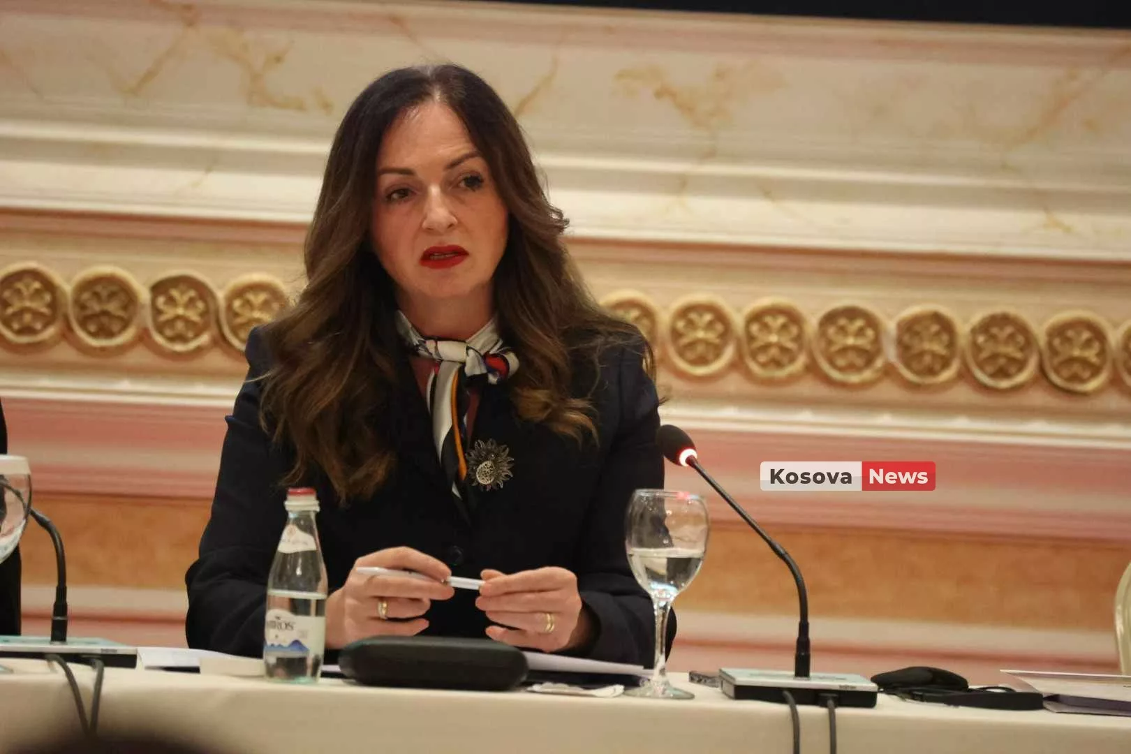 MAShTI ndan bursa për 53 doktorantë që studiojnë jashtë vendit